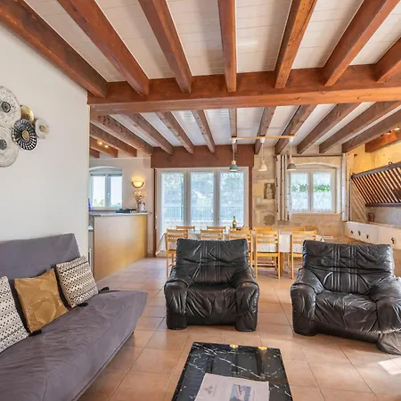 Grand 16 Personnes Dom wakacyjny *