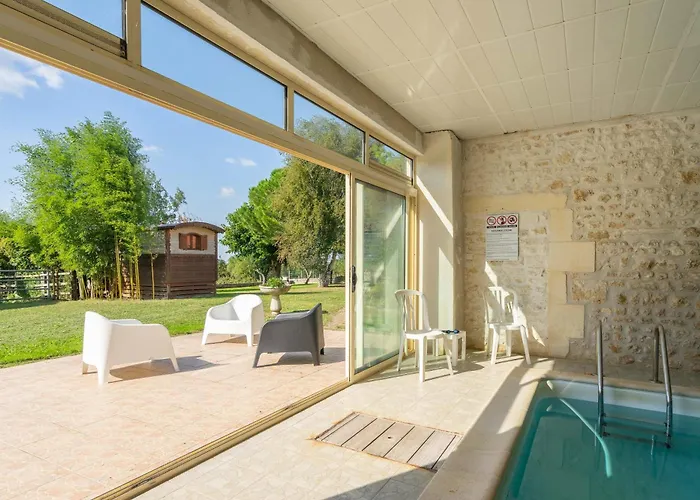 Grand 16 Personnes La-Gripperie-Saint-Symphorien